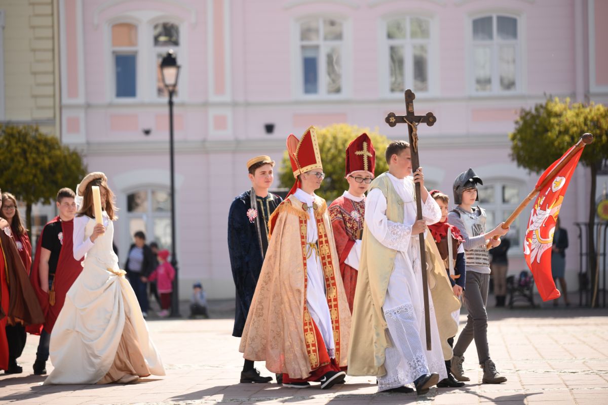 XI Młodzieżowa Parada Niepodległości [ZDJĘCIA + FILM] - Zdjęcie główne