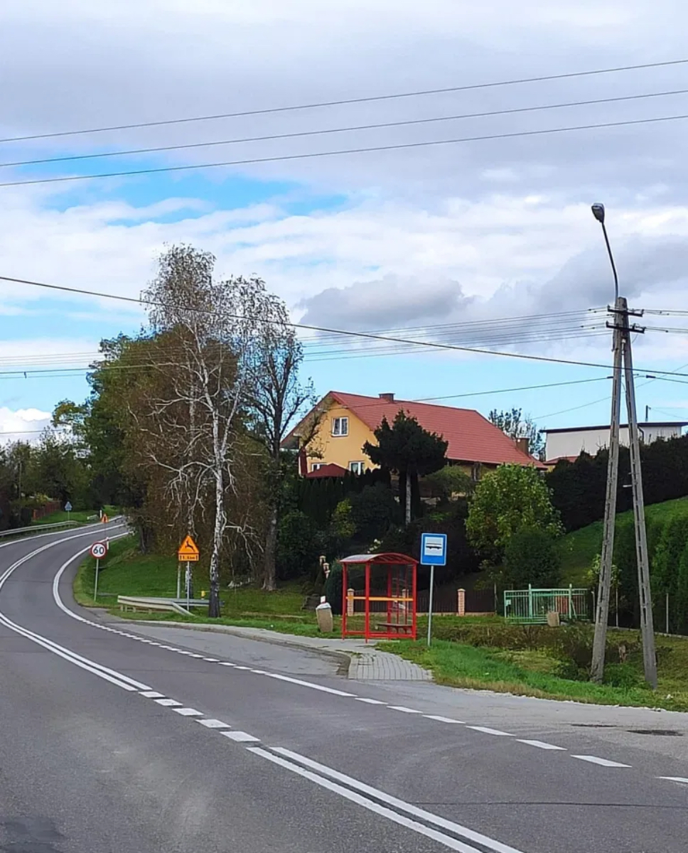 Gmina Sanok. Dofinansowanie na budowę chodnika w Czerteżu - Zdjęcie główne