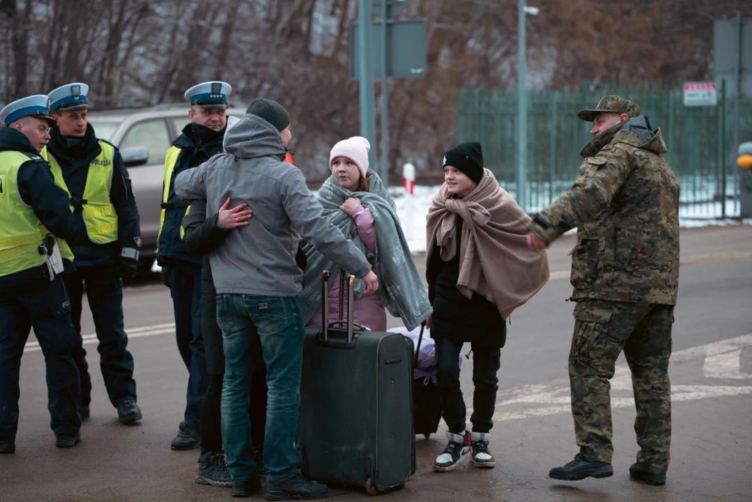 Specjalna infolinia dla uchodźców z Ukrainy i ich rodzin na terenie RP - Zdjęcie główne