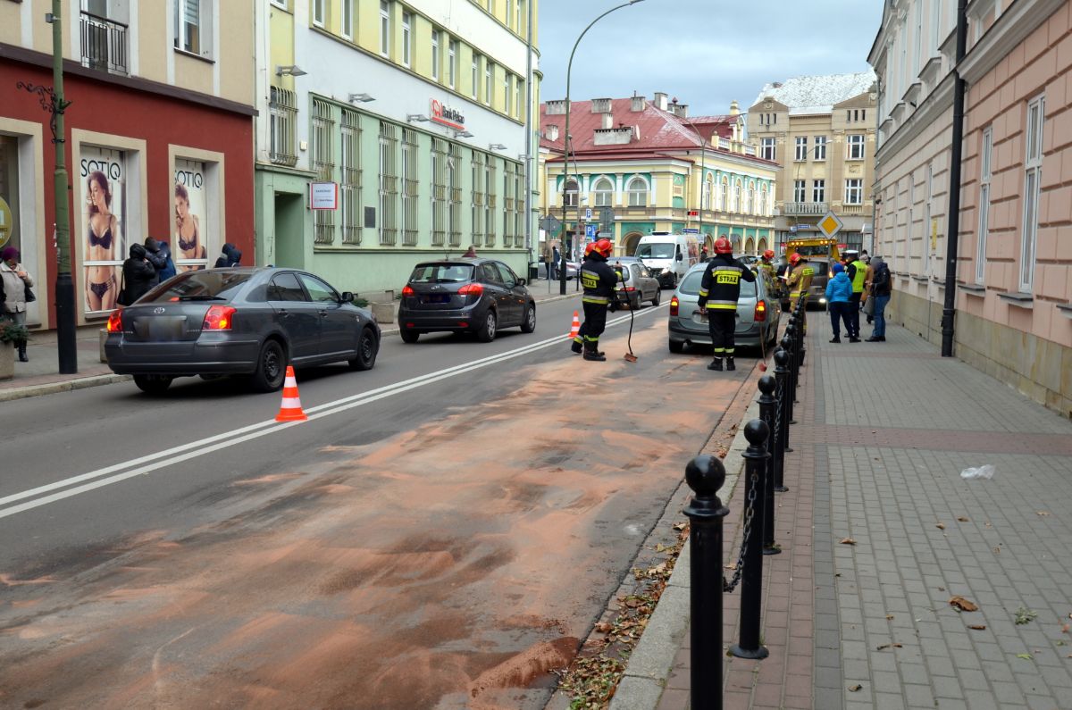 SANOK: Zderzenie dwóch pojazdów na ul. Kościuszki [ZDJĘCIA+VIDEO] - Zdjęcie główne