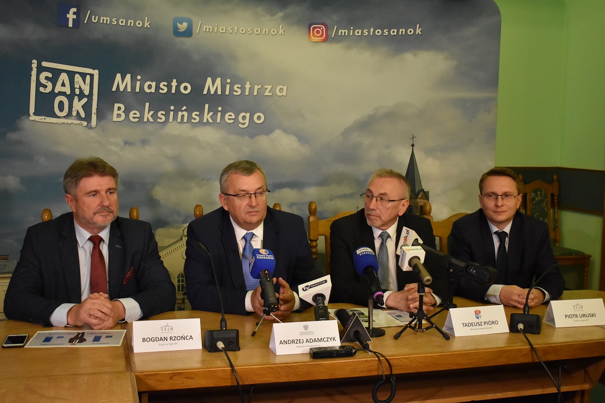 Minister Adamczyk poparł burmistrza Pióro - Zdjęcie główne