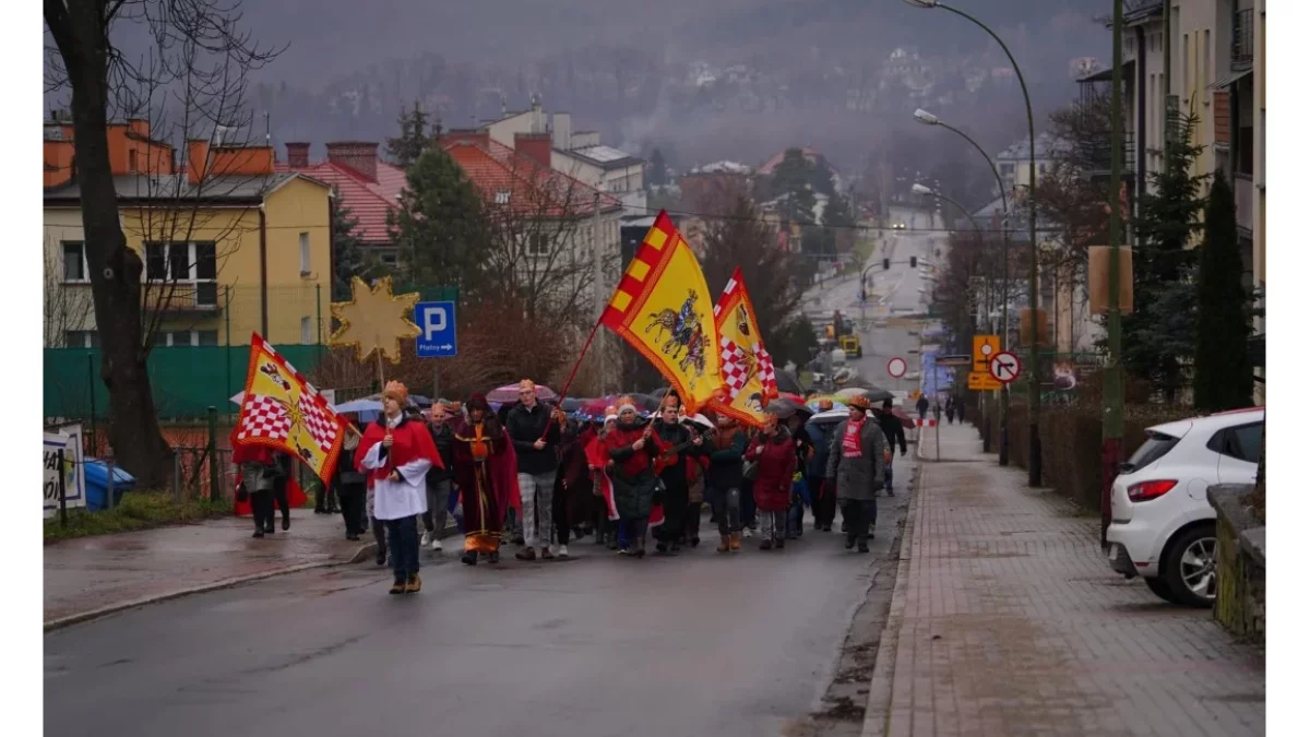 Orszak Trzech Króli w Sanoku – radosne świętowanie dla całych rodzin! - Zdjęcie główne