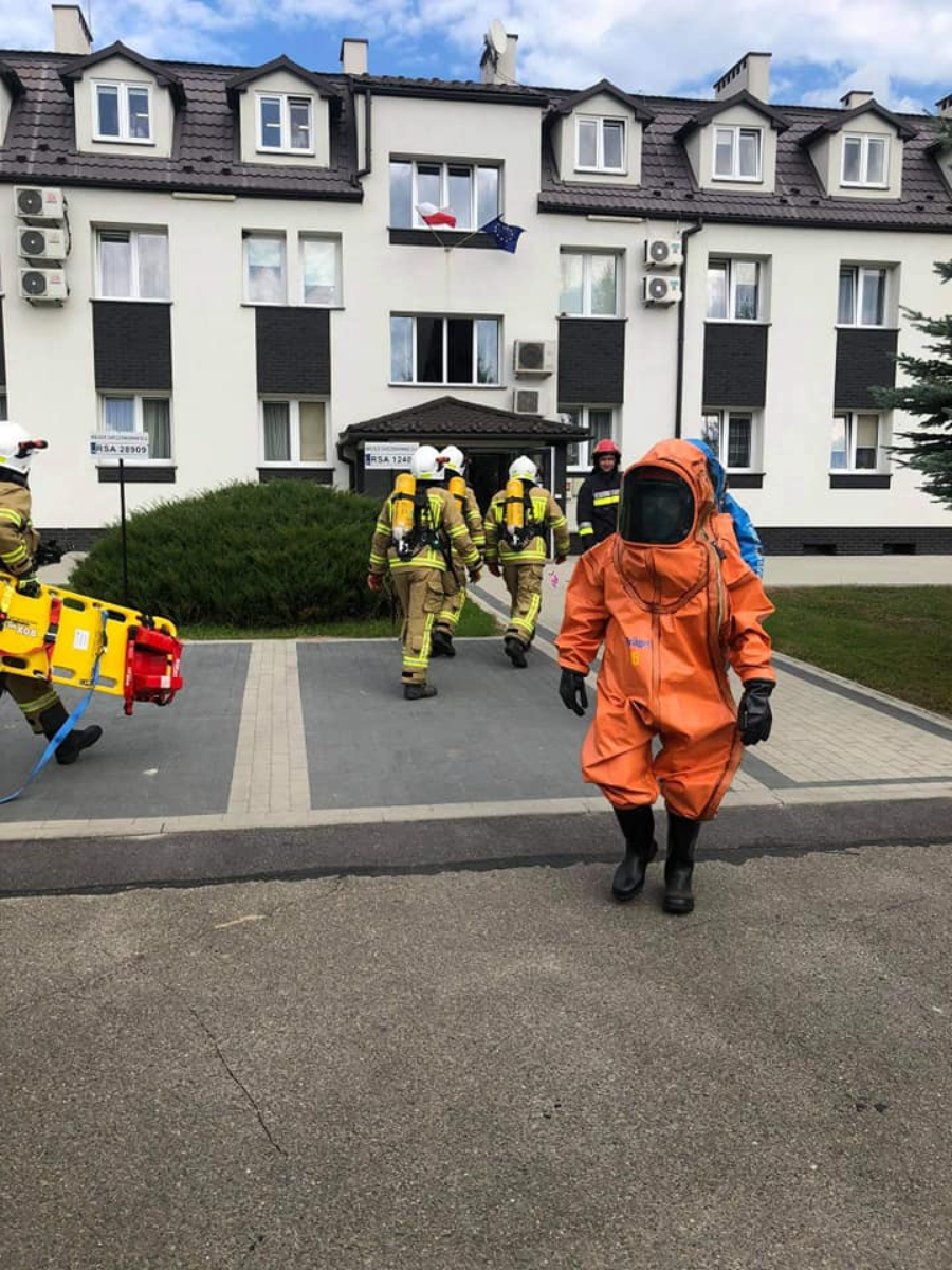 Zagórz: Ewakuacja budynku Urzędu Miasta i Gminy w Zagórzu [FOTO] - Zdjęcie główne