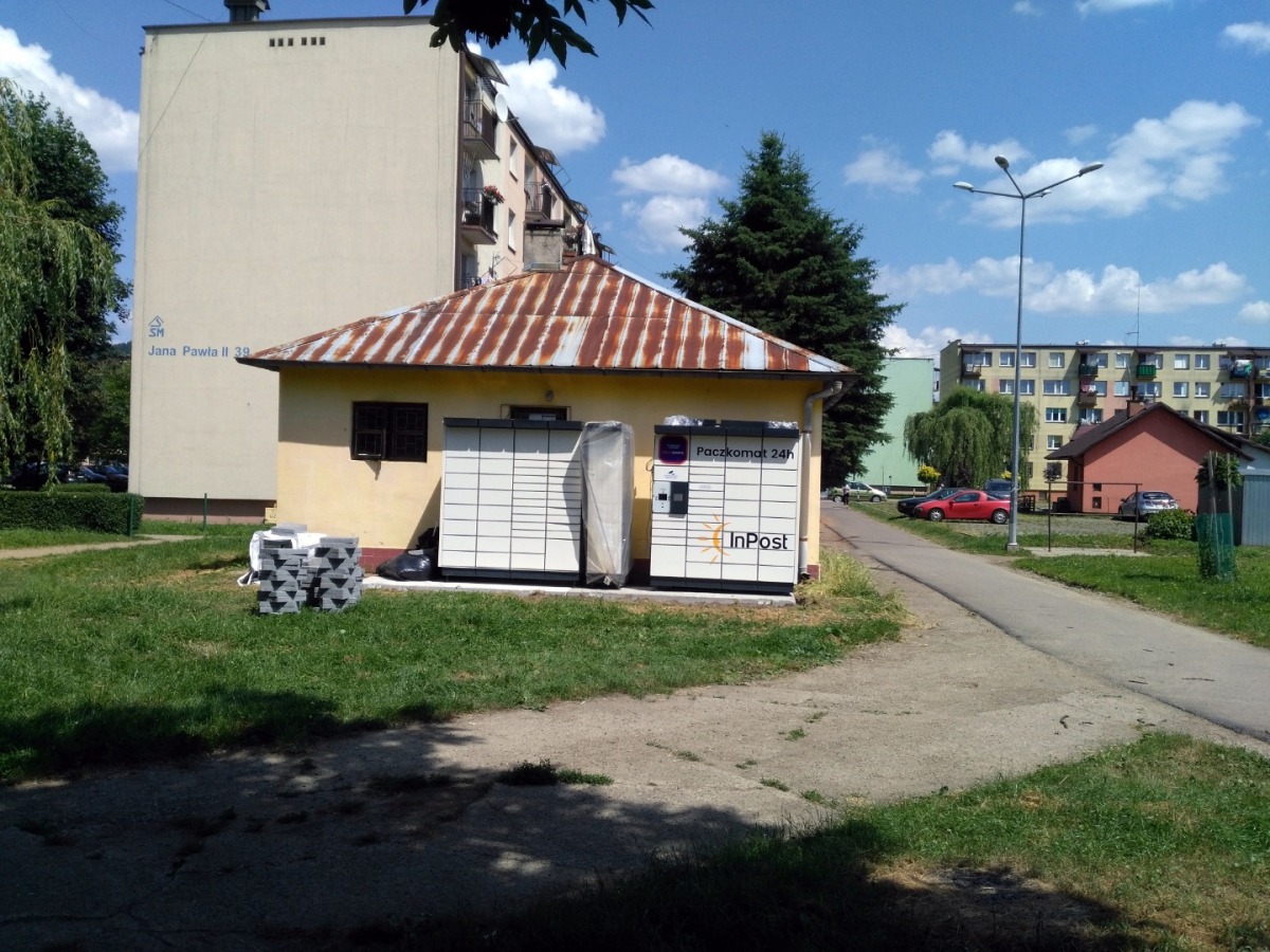 SANOK: Nowy paczkomat na osiedlu Wójtostwo - Zdjęcie główne