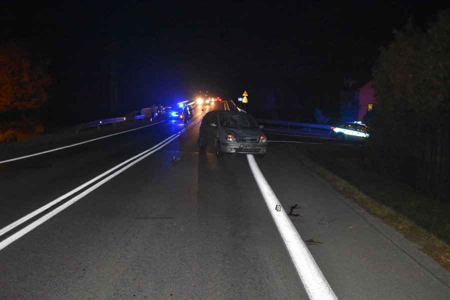 Wypadek w Postołowie. Pieszy wszedł pod auto, jest ciężko ranny  - Zdjęcie główne