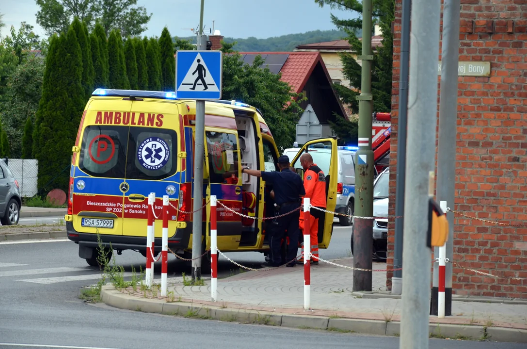 SANOK. Kolizja na skrzyżowaniu ulic Mickiewicza i Królowej Bony [ZDJĘCIA] - Zdjęcie główne