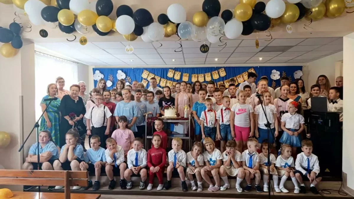 60-lecie Szkoły Podstawowej w Srogowie Górnym. Święto pokoleń i pięknej historii - Zdjęcie główne
