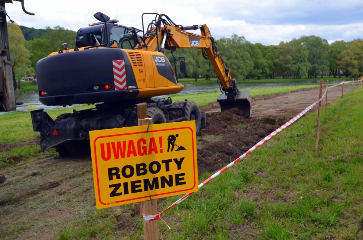 SANOK: Powstaje piaszczysta plaża na jednym z brzegów Sanu [FOTO] - Zdjęcie główne