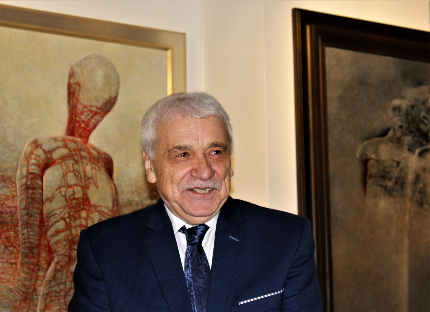 Gościem otwarcia wystawy będzie Wiesław Banach, twórca sanockiej Galerii Beksińskiego, przyjaciel artysty