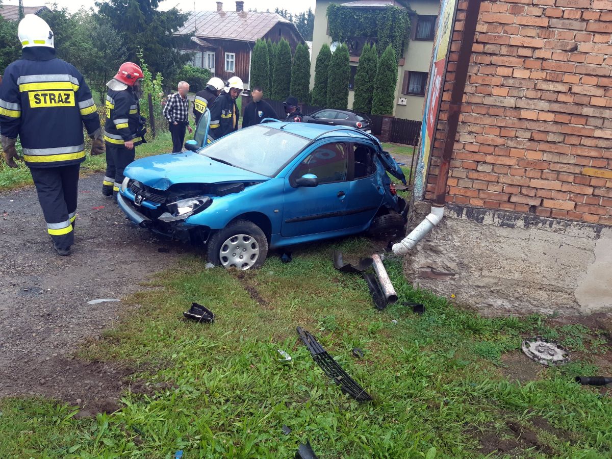 Z OSTATNIEJ CHWILI: Czołowo zderzenie samochodów w Zarszynie [FOTO] - Zdjęcie główne