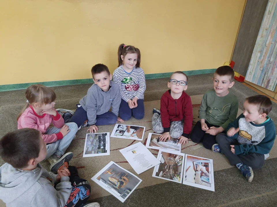 Zróbmy razem mały krok, który może zmienić wiele. Dołącz do akcji "Wyślij książkę do Mokrego" - Zdjęcie główne