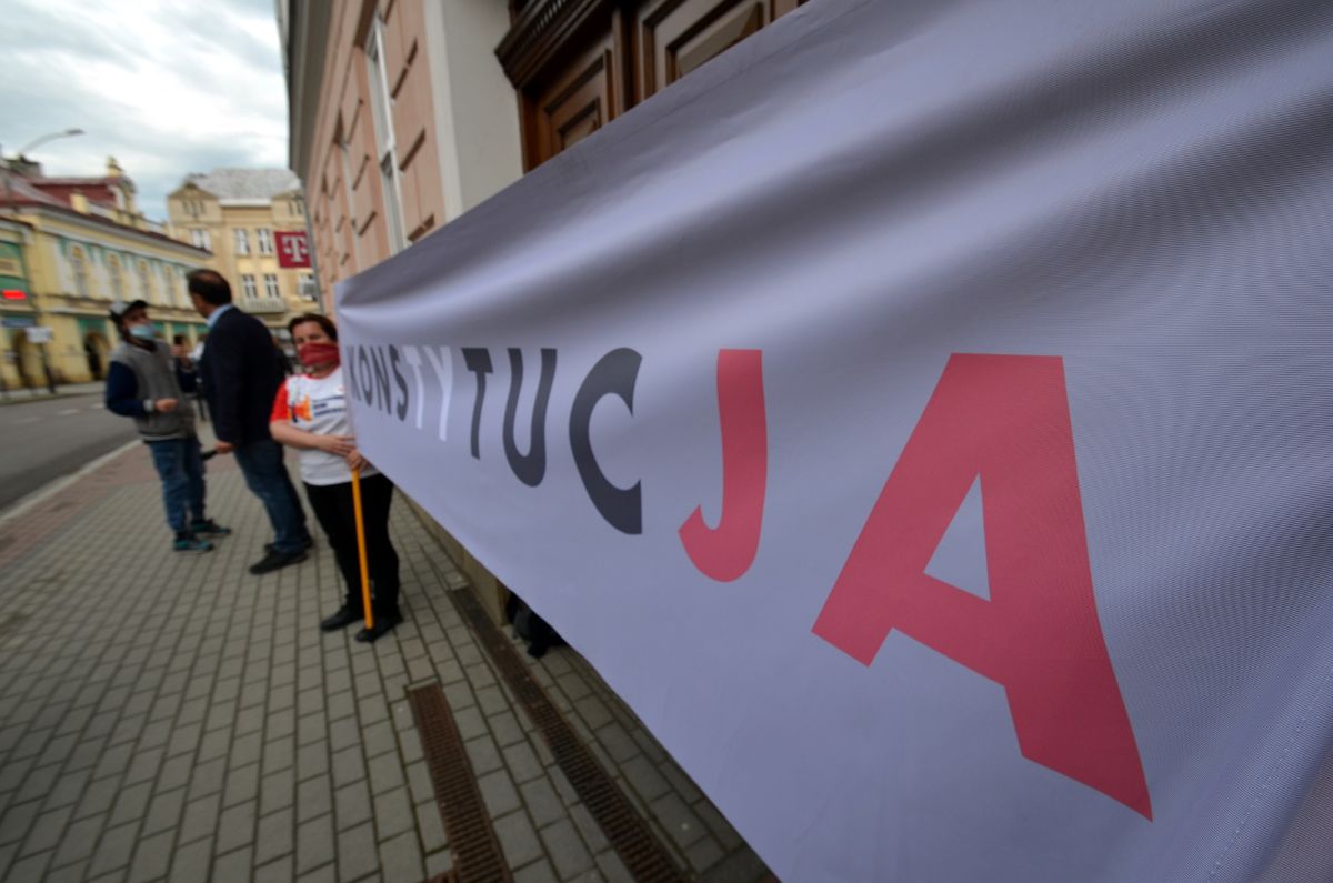 SANOK: #DziśTuleya #JutroTy. Manifestacja pod sanockim sądem [FOTO+VIDEO] - Zdjęcie główne