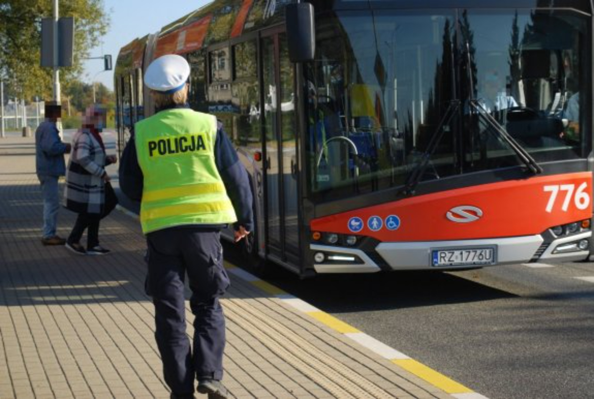 Policja wraz z Sanepidem kontrolują przestrzeganie obostrzeń. Sypią się mandaty! - Zdjęcie główne