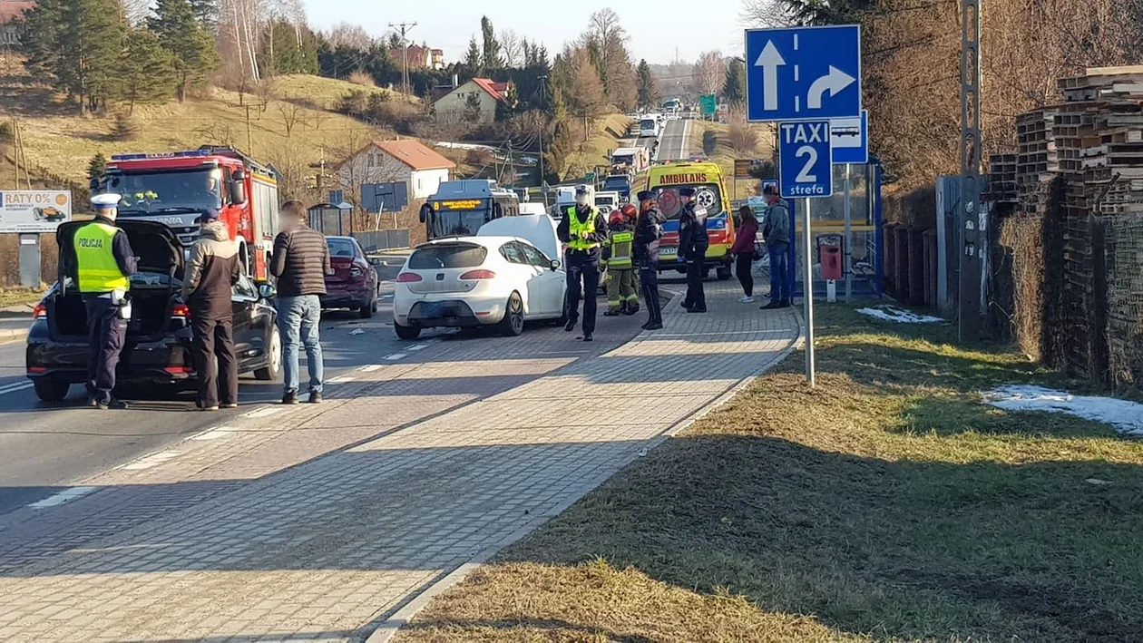 SANOK. Zderzenie dwóch pojazdów na ul. Lipińskiego [ZDJĘCIA] - Zdjęcie główne