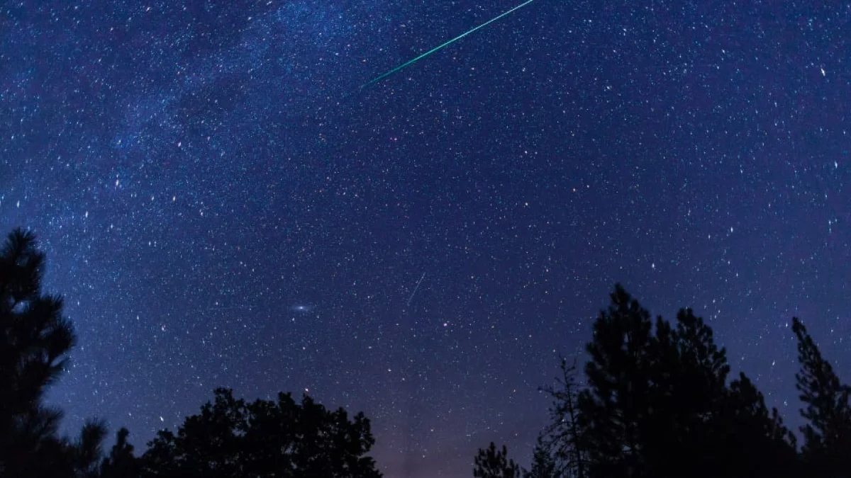 Spektakularna kometa i deszcz meteorów na jesiennym niebie. Skąd i kiedy najlepiej je podziwiać? - Zdjęcie główne