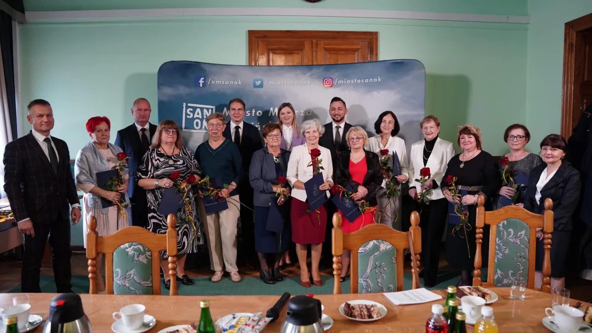 Sanok: Dzień Edukacji Narodowej - nagrody dla wyróżniających się nauczycieli i dyrektorów - Zdjęcie główne