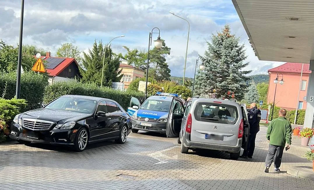 Z OSTATNIEJ CHWILI: Zmarł mężczyzna potrącony przez komendanta SOK z posterunku w Zagórzu! - Zdjęcie główne