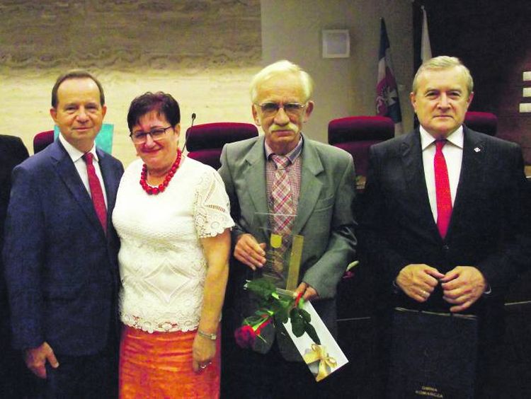 Pomagać się opłaca - Zdjęcie główne