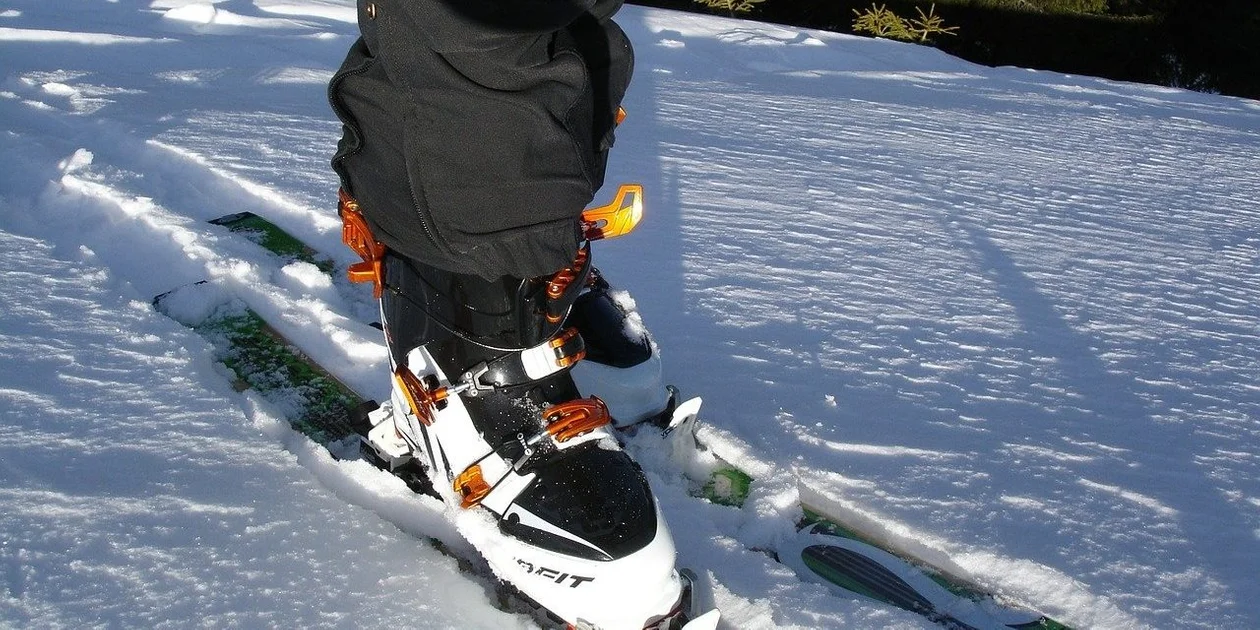 Jazda na nartach skiturowych dozwolona w Bieszczadach. Park udostępnił zjazdy z Tarnicy i połonin - Zdjęcie główne