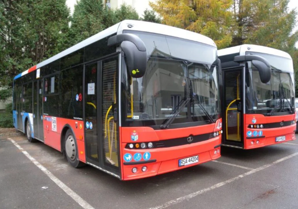 Rozkład jazdy MKS na Wszystkich Świętych w Sanoku. Sprawdź jak będą kursować autobusy - Zdjęcie główne