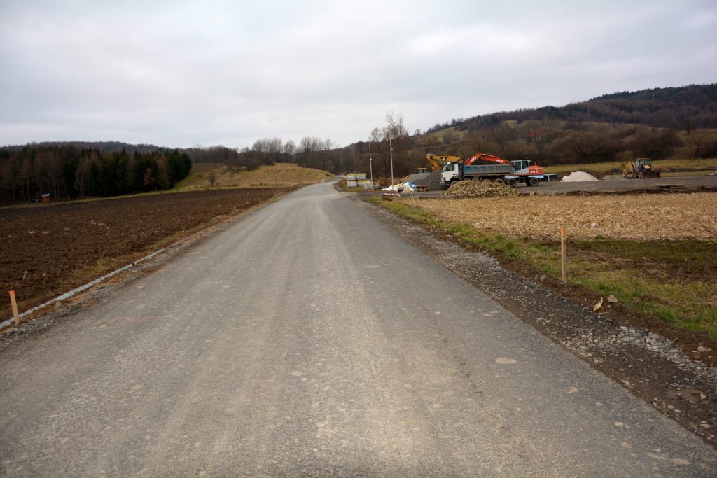 Trwa przebudowa drogi gminnej Mrzygłód-Zagródki-Końskie - Zdjęcie główne