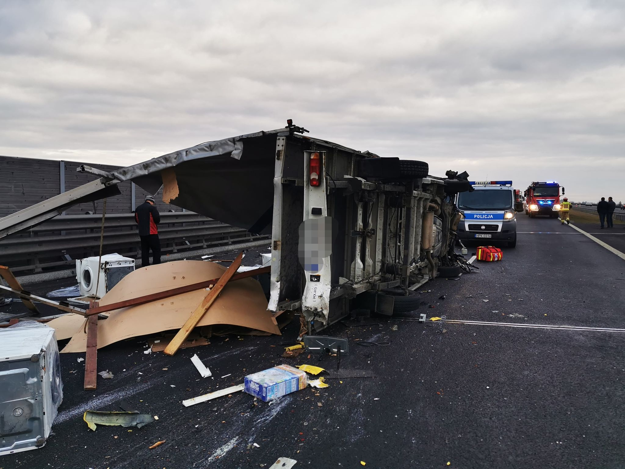 Z PODKARPACIA. TIR zderzył się z busem. Roztrzaskał się na autostradzie A4 [FOTO] - Zdjęcie główne