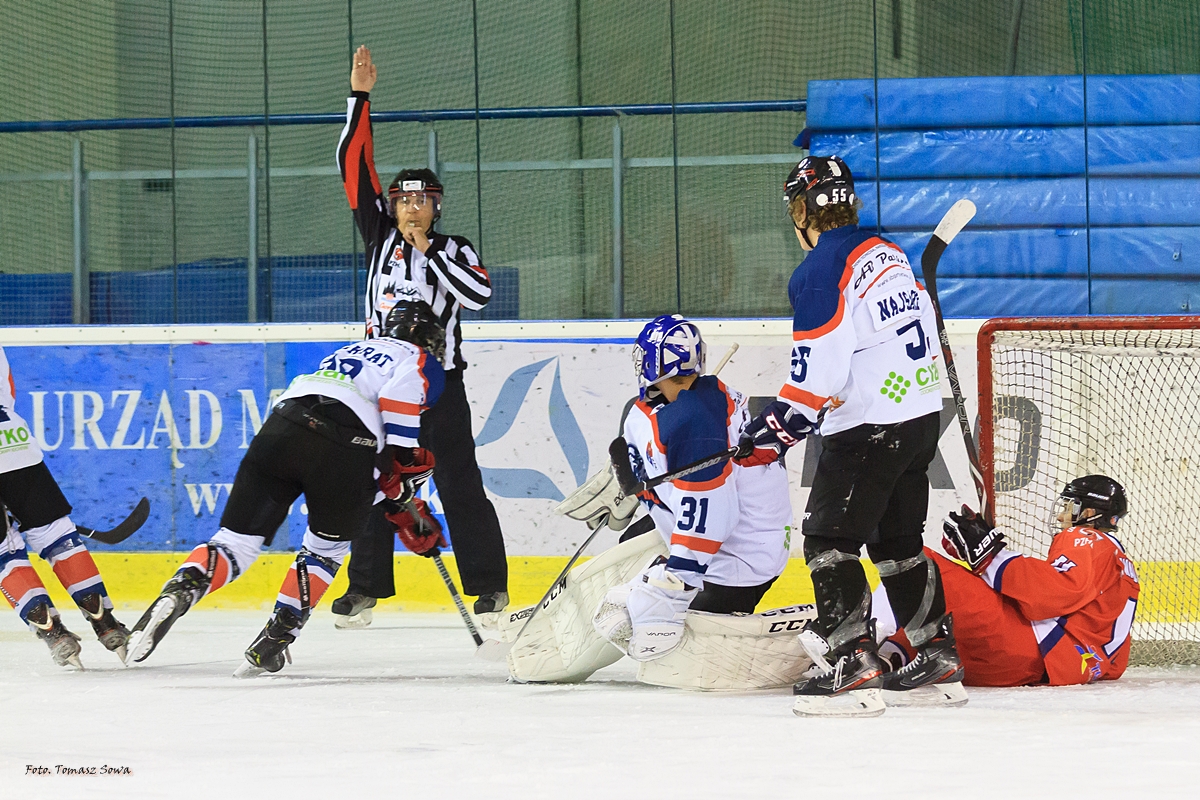 HOKEJ I LIGA: Niedźwiadki Sanok vs SMS Toruń [ZDJĘCIA] - Zdjęcie główne