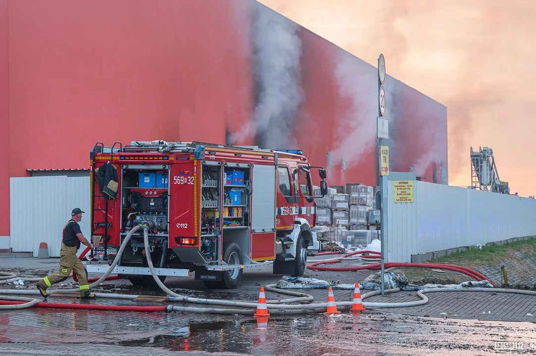 Pożar Merkury Market w Krośnie. Jedna z najtrudniejszych akcji gaśniczych ostatnich lat w Polsce - Zdjęcie główne