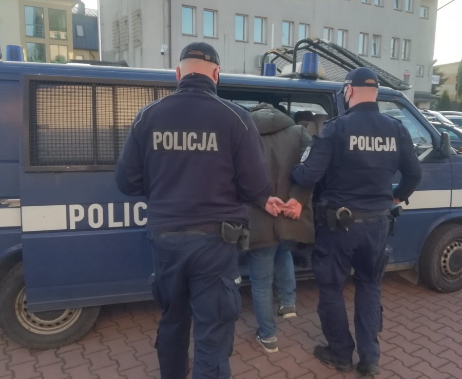 BRZOZÓW: Policjanci odzyskali volkswagena utraconego w wyniku oszustwa - Zdjęcie główne