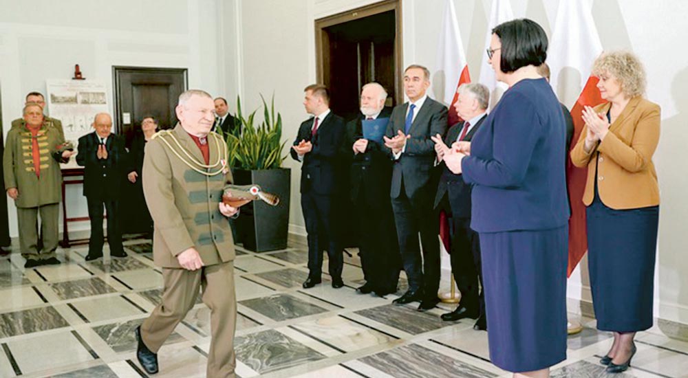 Zasłużony dla kraju - Zdjęcie główne