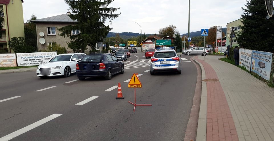 KPP Sanok o potrąceniu pieszego na ul. Lwowskiej [ZDJĘCIA] - Zdjęcie główne