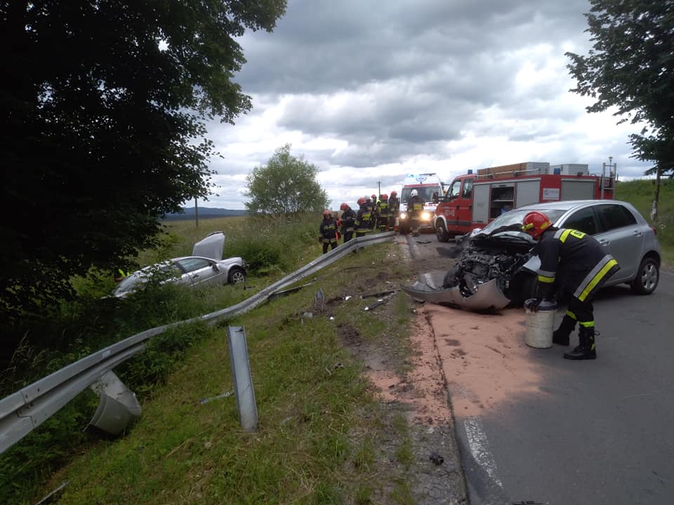 BIESZCZADY: Zderzenie dwóch samochodów osobowych - Zdjęcie główne