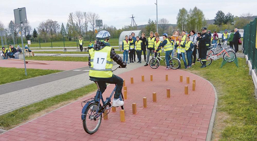 Bezpiecznie na miasteczku - Zdjęcie główne