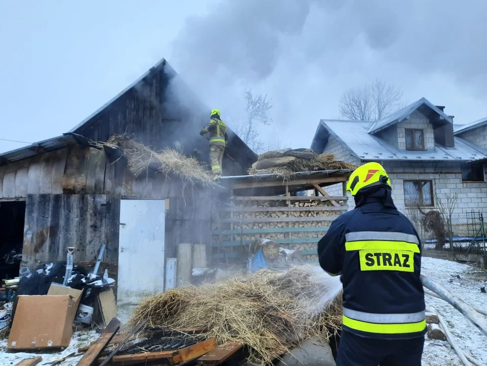 Dom pięcioosobowej rodziny spłonął. Ruszyła zbiórka online dla pogorzelców - Zdjęcie główne