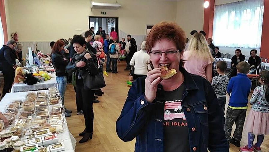 Rękodzieło, domowe wypieki, a wieczorem potańcówka. Trwa kiermasz charytatywny dla niepełnosprawnego Jacka  - Zdjęcie główne