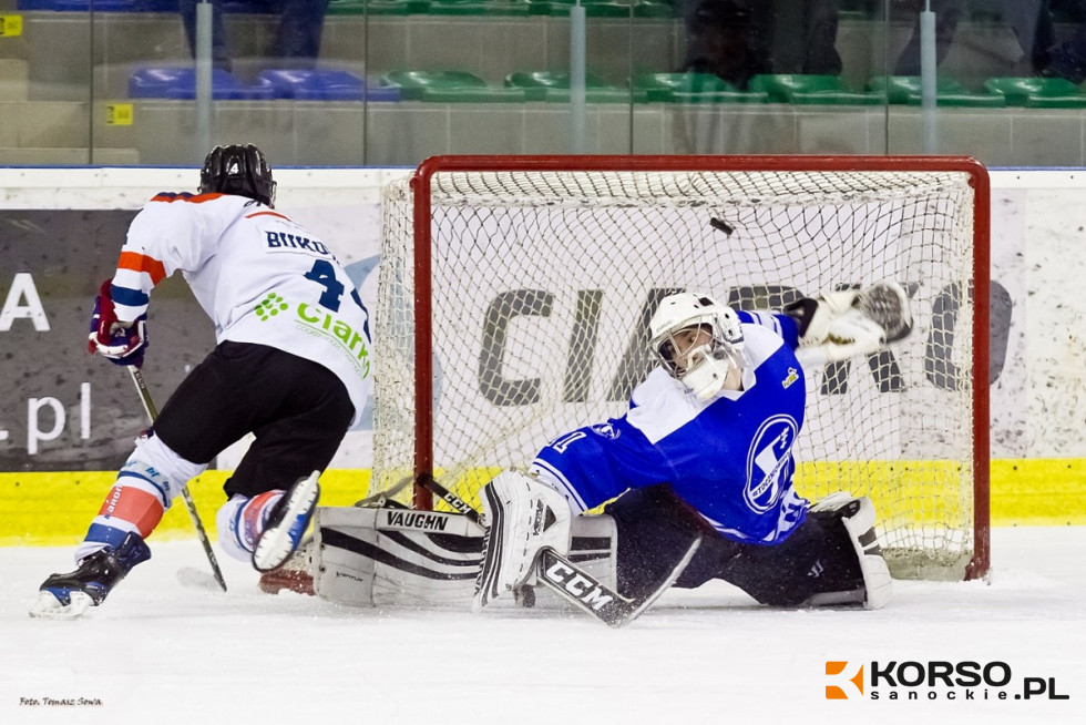 SANOK: Mistrzostwa Polski Juniorów w hokeju na lodzie: UKS Niedźwiadki Sanok – GKS Stoczniowiec Gdańsk [WYNIK + FOTORELACJA]  - Zdjęcie główne