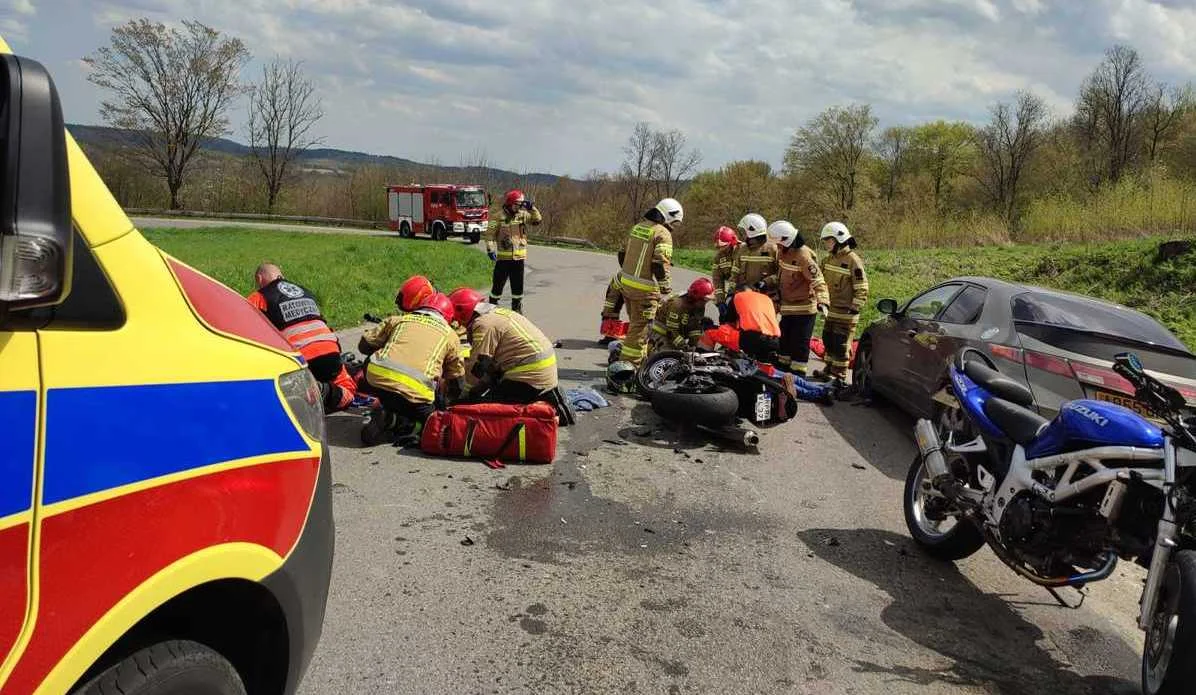 IZDEBKI. Czołowe zderzenie dwóch motocykli [ZDJĘCIA] - Zdjęcie główne