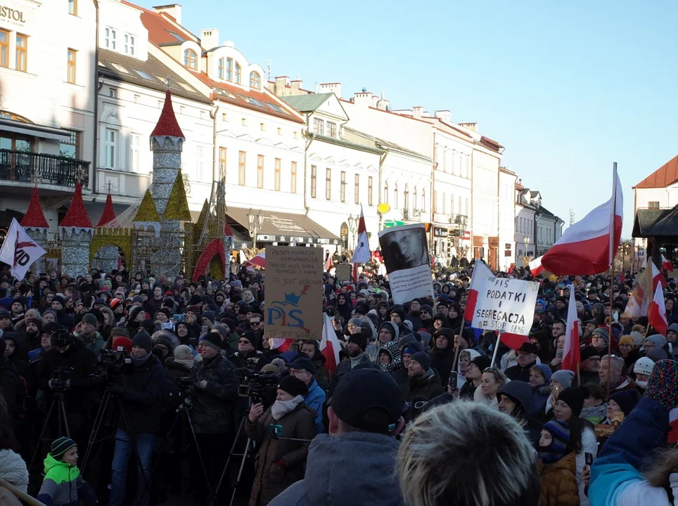 Antyrządowe protesty w 100 miastach w Polsce. Tak było w Rzeszowie [ZDJĘCIA, WIDEO] - Zdjęcie główne