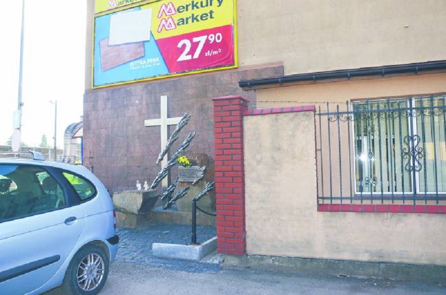 Zapomniany krzyż pamięci - Zdjęcie główne