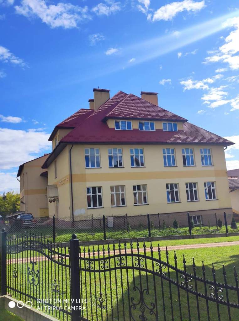 Gmina Sanok. Nowy wygląd Szkoły Podstawowej w Niebieszczanach [FOTO]  - Zdjęcie główne
