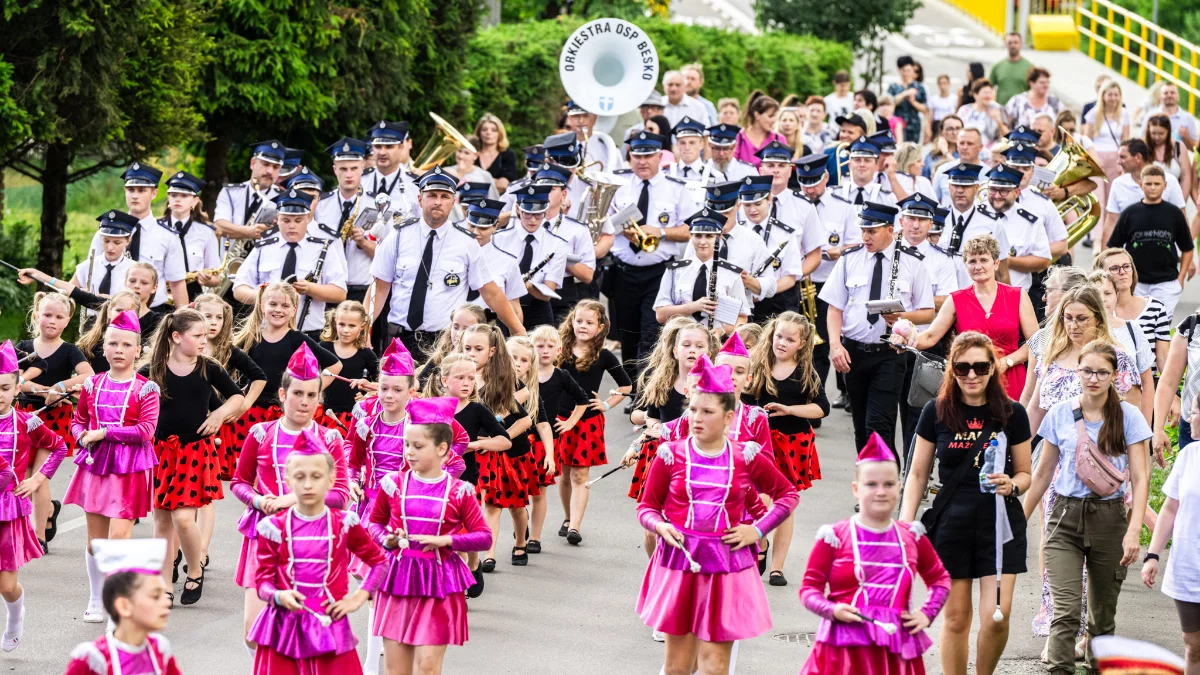 Mażoretki i orkiestry opanowały Besko. Za nami III Ogólnopolski Festiwal A-Gama - Zdjęcie główne