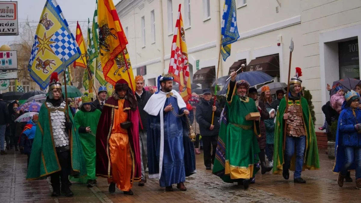 Utrudnienia w ruchu w Sanoku podczas Orszaku Trzech Króli - Zdjęcie główne