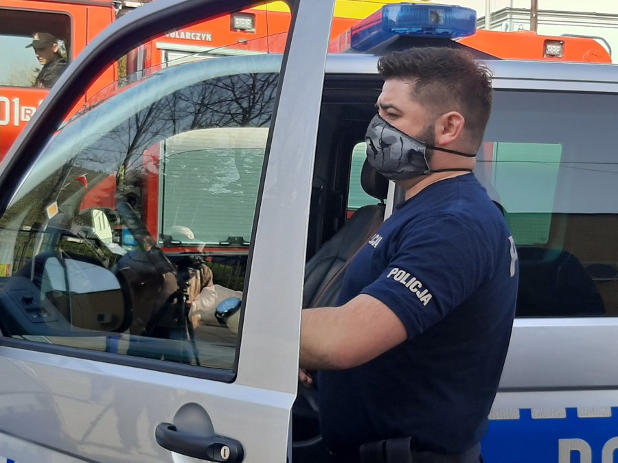 USTRZYKI DOLNE: Policjanci korzystają z urządzenia do ozonowania pojazdów i pomieszczeń [FOTO+VIDEO] - Zdjęcie główne