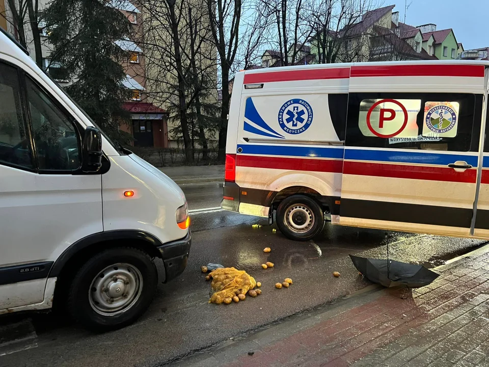 Wypadek na przejściu dla pieszych przy ulicy Kościuszki. Potrącony ojciec z 5-letnim dzieckiem [ZDJĘCIA] - Zdjęcie główne