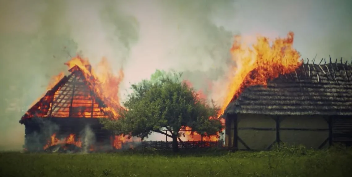 30 lat temu płonął skansen w Sanoku. Wspomnienie największego pożaru w historii skansenów [ZDJĘCIA] - Zdjęcie główne