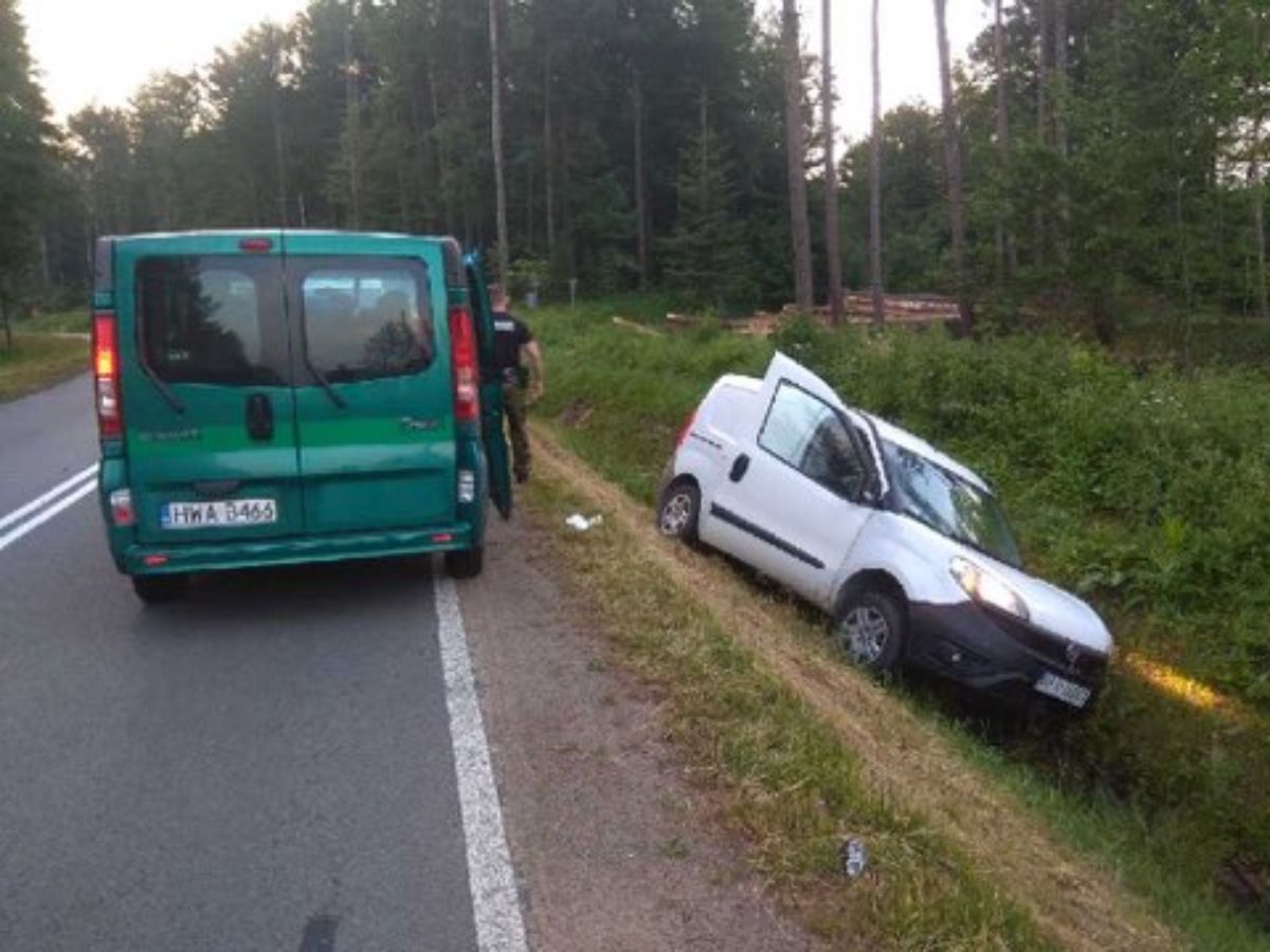 POWIAT SANOCKI: Mężczyzna zasnął za kierownicą i wjechał do rowu - Zdjęcie główne