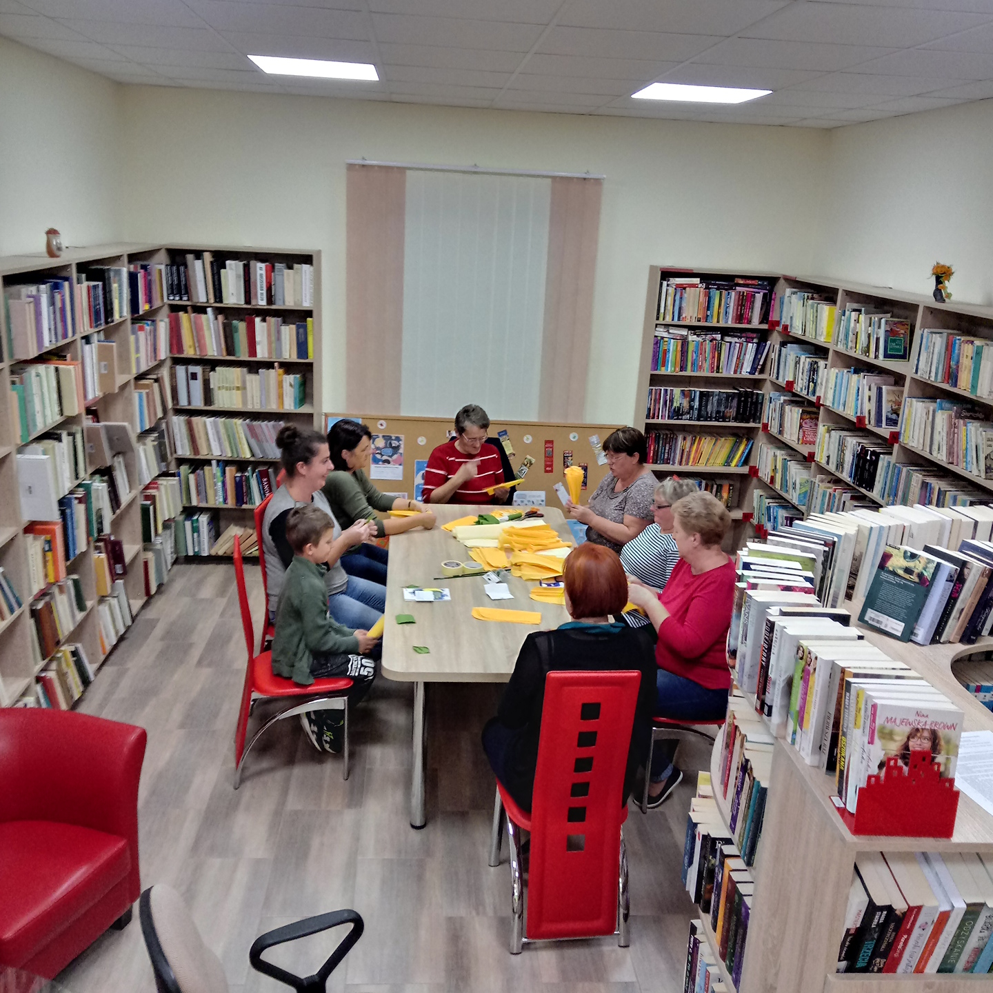 Warsztaty rękodzielnicze w bibliotece w Pisarowcach - Zdjęcie główne