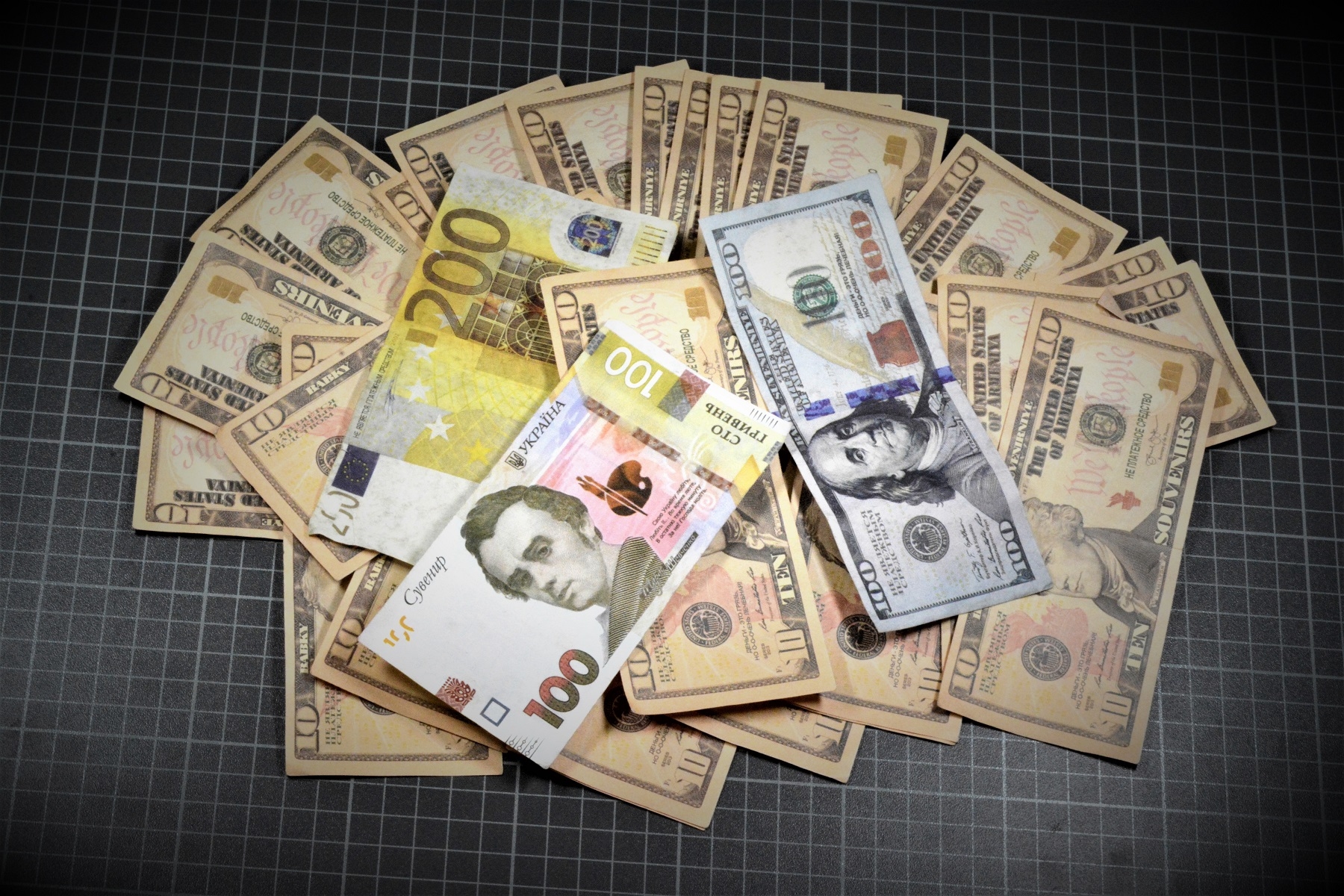 Z PODKARPACIA. Zarekwirowano imitacje banknotów - Zdjęcie główne