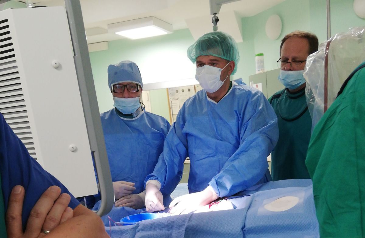 Pierwsze innowacyjne zabiegi w sanockim szpitalu pod okiem światowej sławy kardiologa!  - Zdjęcie główne