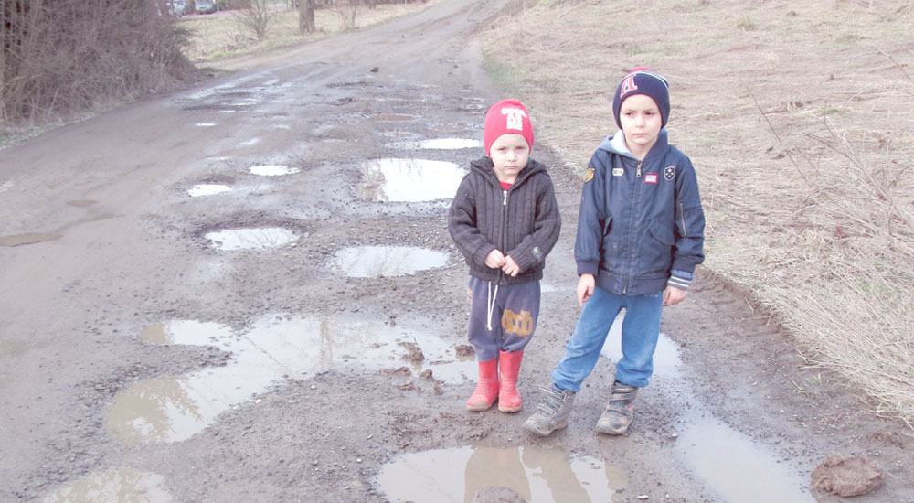 Podwoziem po błocie - Zdjęcie główne